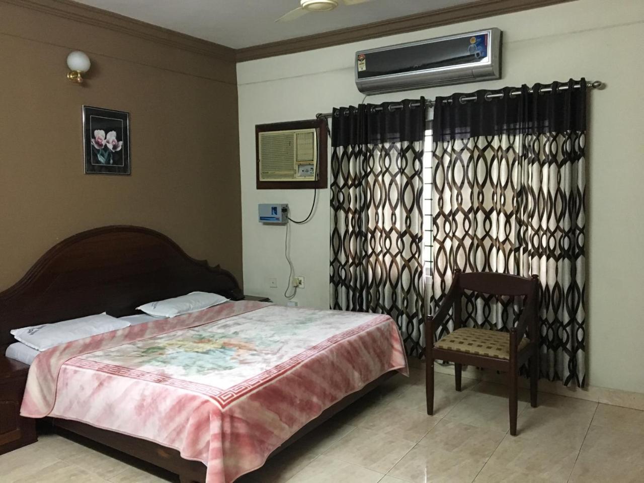 Hotel Royal Wings Nedumbassery Buitenkant foto