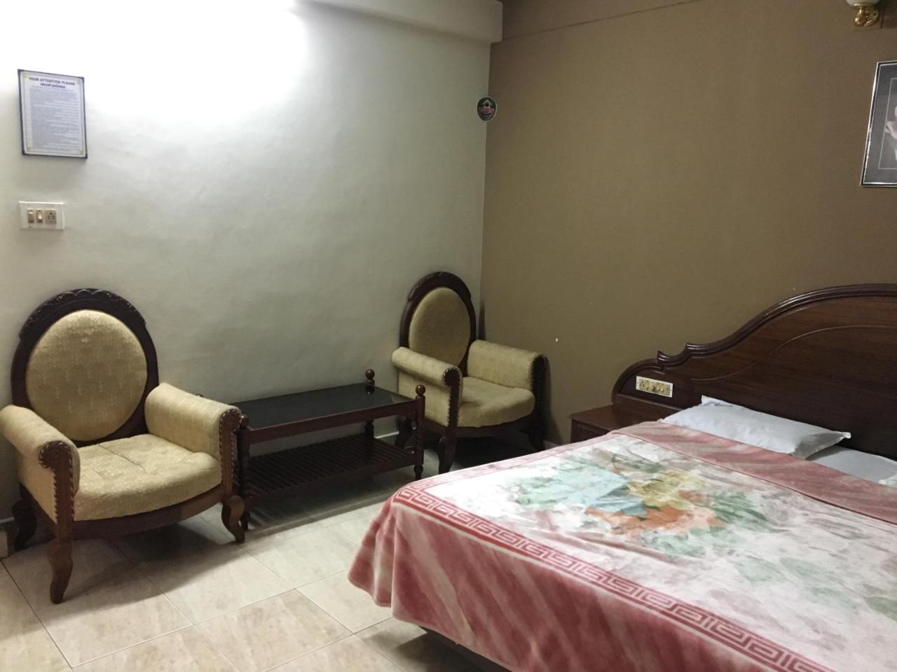 Hotel Royal Wings Nedumbassery Buitenkant foto